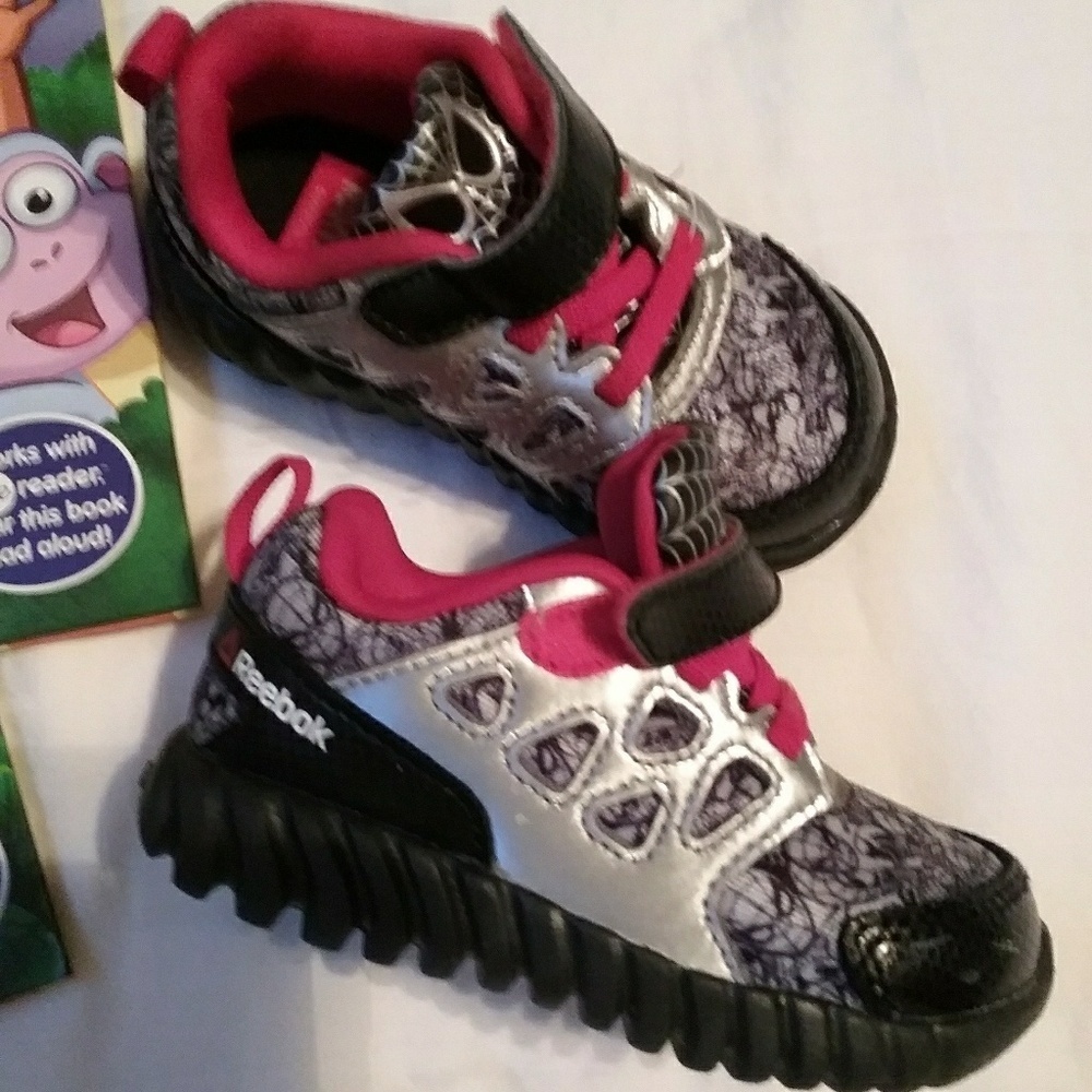 Toddlers boys Spider-Man Reebok sneakers size 5